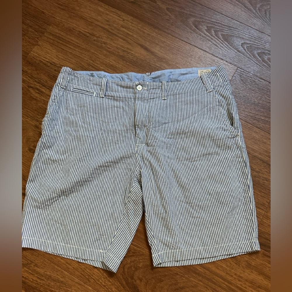 Ralph Lauren Men's Blue and White Striped Shorts Sz 38